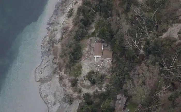 Страшнейший оползень на острове Уидби в США
