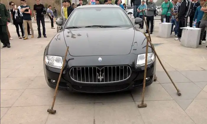 Недовольный владелец разбил свой Maserati вдребезги