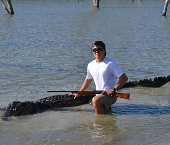 Подросток застрелил гигантского аллигатора