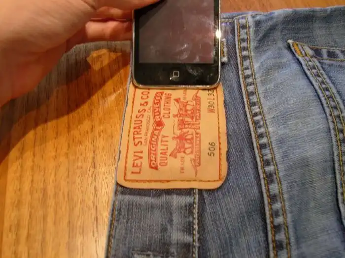 Делаем чехол для мобильного телефона из джинсов