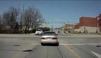 Водителю не повезло на перекрестке