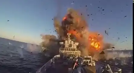 Уничтожение фрегата норвежским боевым кораблем