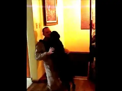 Собака встречает хозяина после его 6-месячного отсутствия