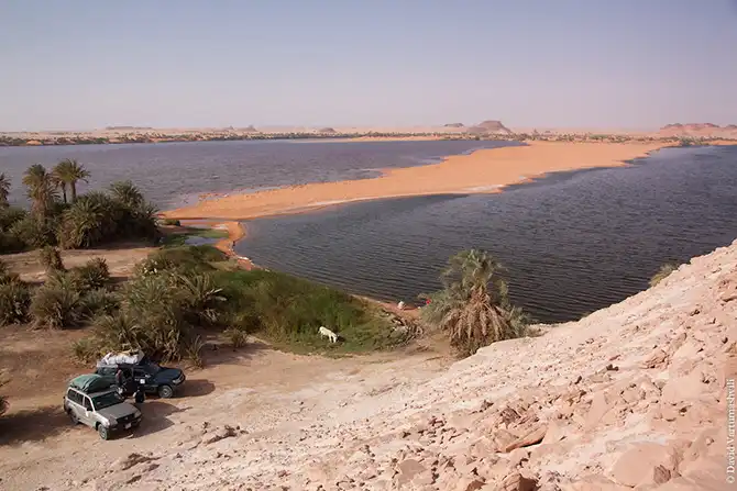 Оазисы в бесконечном море песков Африки