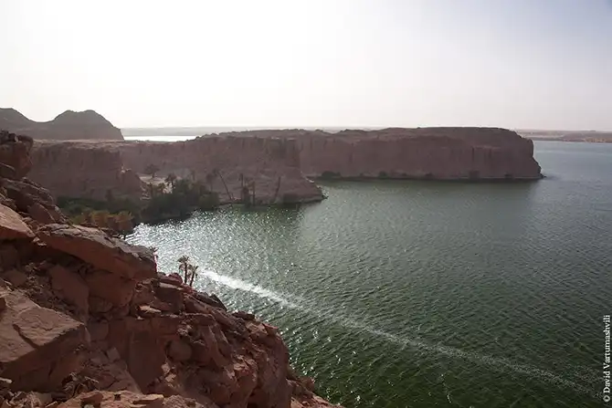 Оазисы в бесконечном море песков Африки