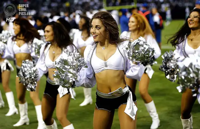Чирлидерши на предсезонных играх