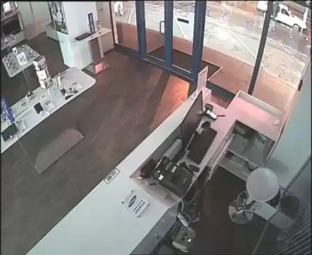 Ограбление магазина Samsung в Киеве за 40 секунд/ SAMSUNG