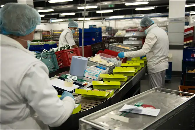 Как готовят самолетную еду