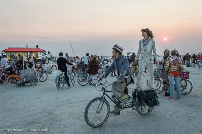 Необычный транспорт на фестивале Burning Man 2013