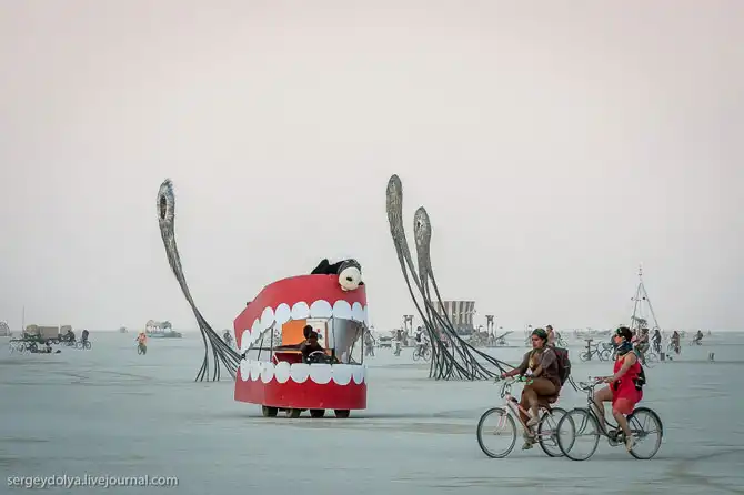 Необычный транспорт на фестивале Burning Man 2013