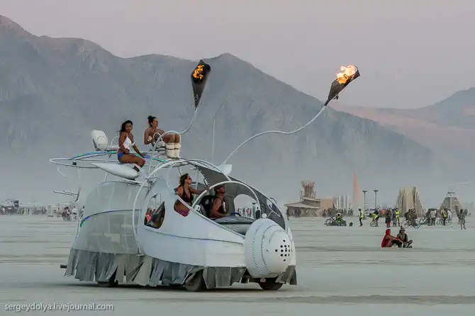Необычный транспорт на фестивале Burning Man 2013