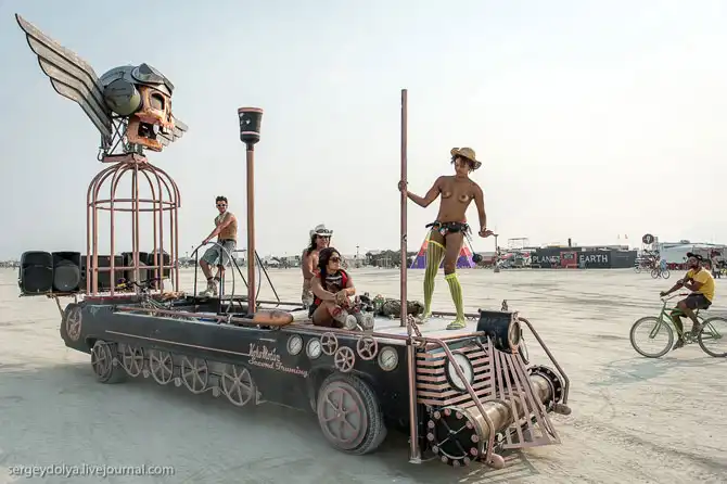 Необычный транспорт на фестивале Burning Man 2013