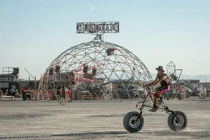 Необычный транспорт на фестивале Burning Man 2013