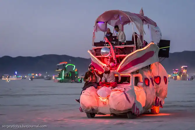 Необычный транспорт на фестивале Burning Man 2013