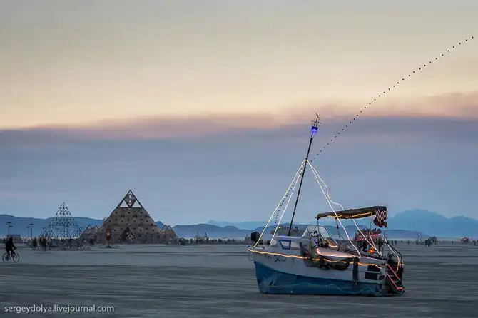 Необычный транспорт на фестивале Burning Man 2013