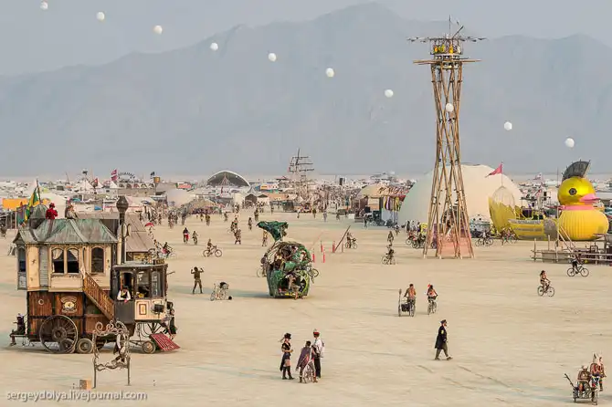 Необычный транспорт на фестивале Burning Man 2013