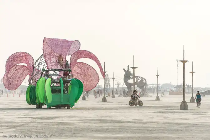 Необычный транспорт на фестивале Burning Man 2013