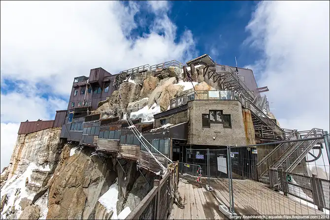 Путешествие на Вершину Aiguille Du Midi 3842 метра над уровнем моря