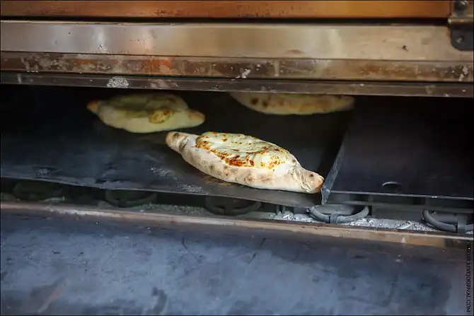 Как делается легендарный хачапури-лодочка