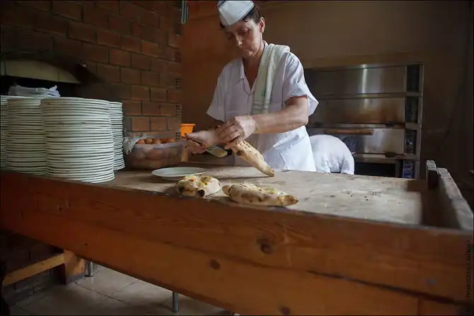 Как делается легендарный хачапури-лодочка