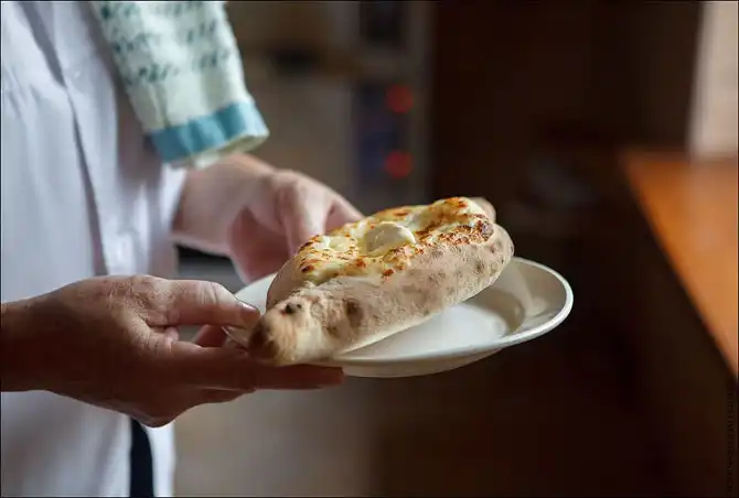 Как делается легендарный хачапури-лодочка