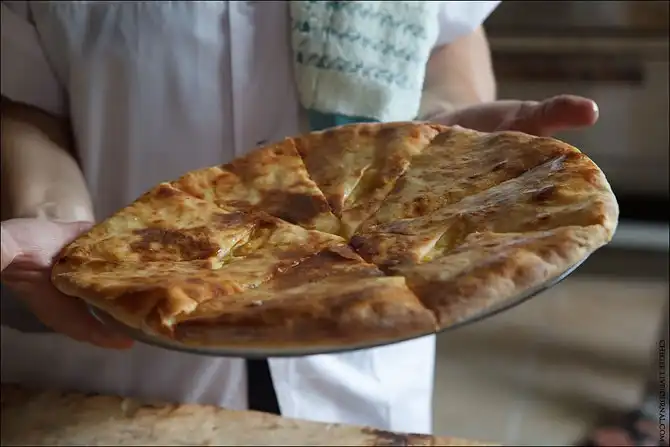 Как делается легендарный хачапури-лодочка