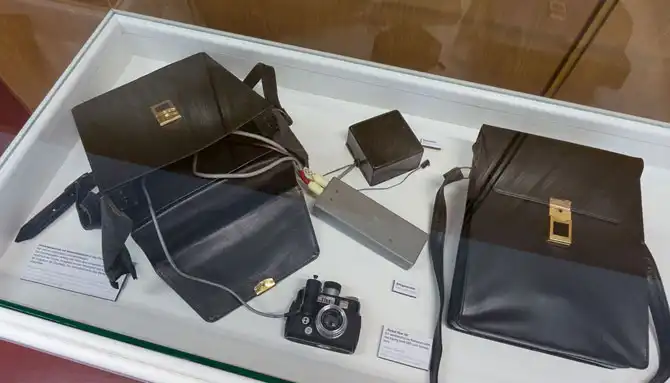 Шпионские приспособления в музее Штази