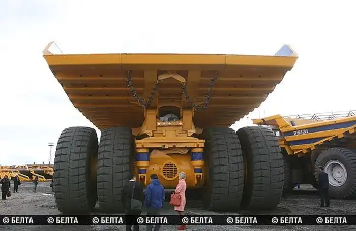 БелАЗ представил гигантский карьерный самосвал