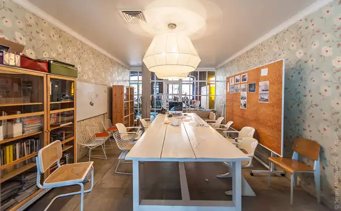 Необычный офис: большая коммуналка