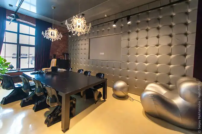 Необычный офис: большая коммуналка