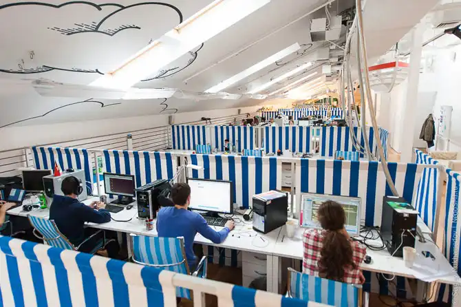 Необычный офис: большая коммуналка