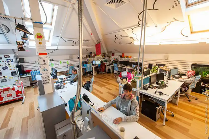 Необычный офис: большая коммуналка