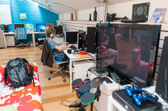 Необычный офис: большая коммуналка