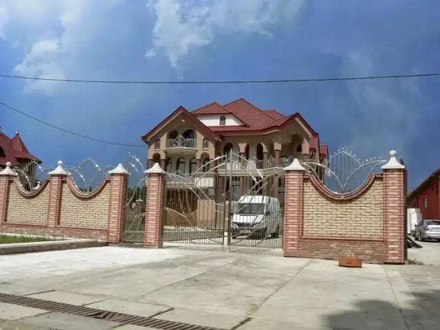Цыганские дворцы Украины