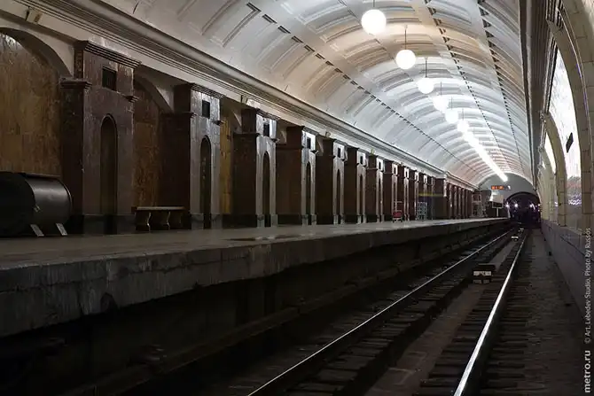 По ту сторону метро