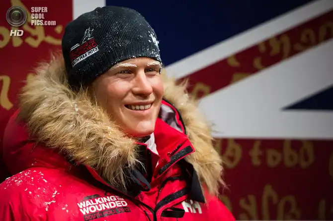 Знаменитости и их восковые двойники