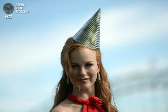 Знаменитости и их восковые двойники