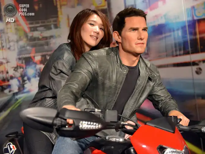 Знаменитости и их восковые двойники