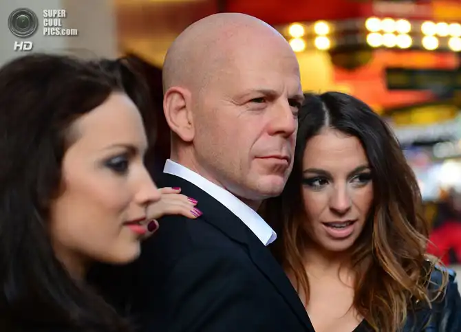 Знаменитости и их восковые двойники