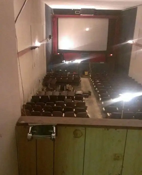 Заброшенный кинотеатр для взрослых