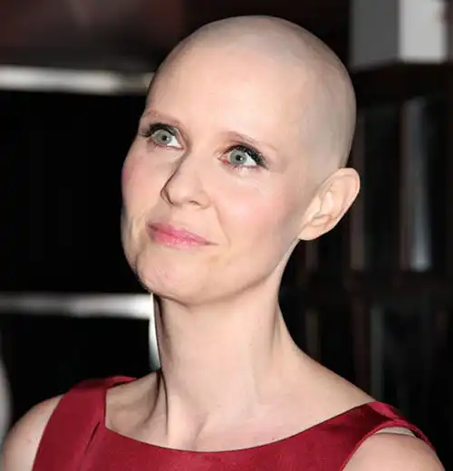17 знаменитостей, которые смогли победить рак