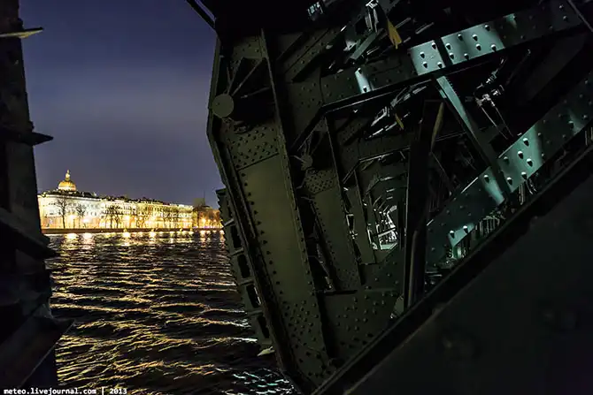 Как устроен Дворцовый мост в Санкт-Петербурге
