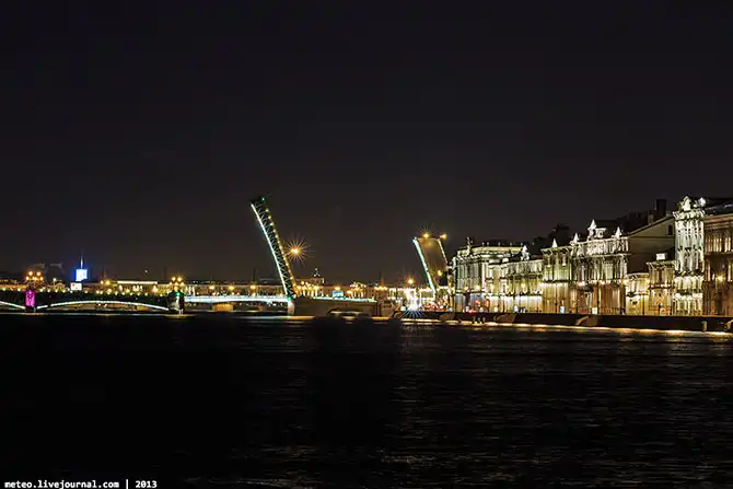 Как устроен Дворцовый мост в Санкт-Петербурге
