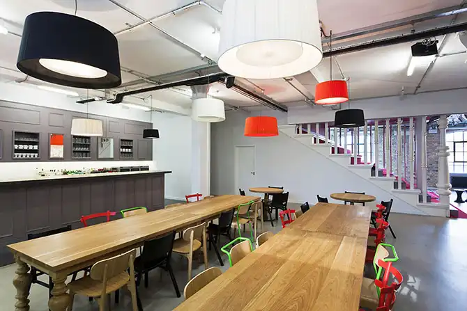 Красочный офис компании Forward в Лондоне