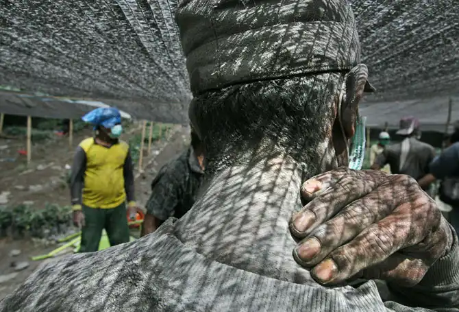 Вулканы, которые извергаются в настоящее время