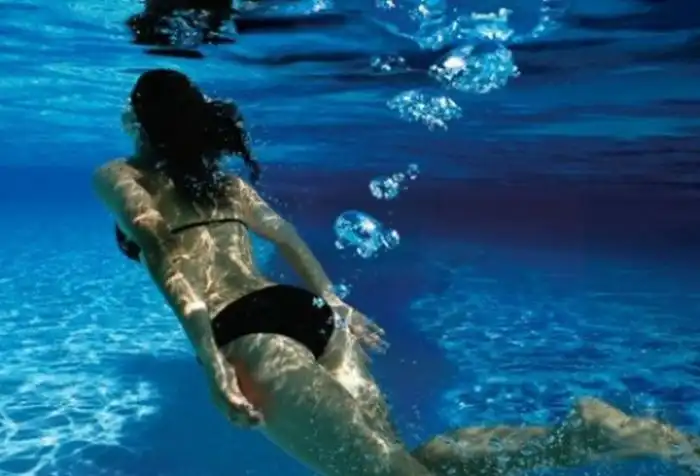 Оригинальные снимки девушек под водой