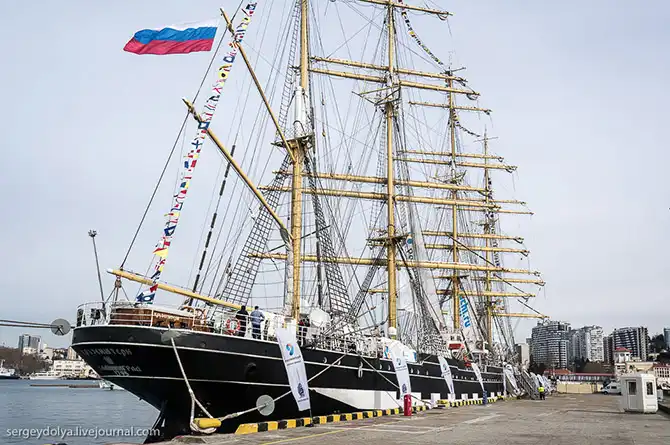Парусник Крузенштерн в Сочи