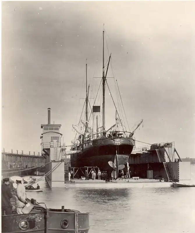 Морской корабли разных лет