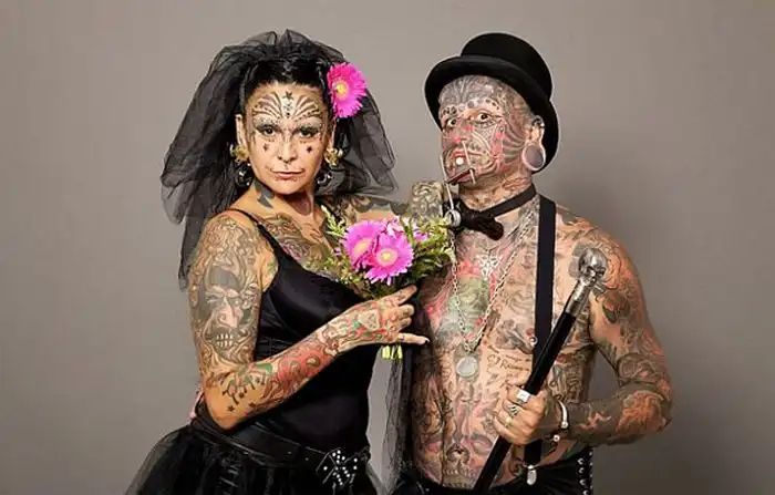 Самая татуированная пара поженилась