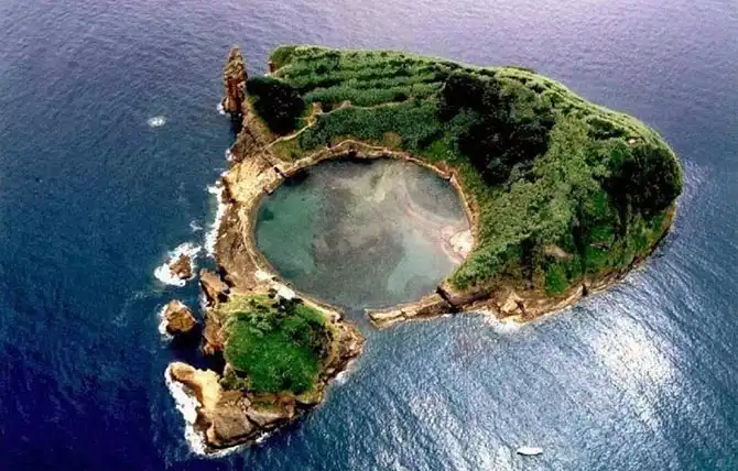 Уникальный остров Вила-Франка-ду-Кампу